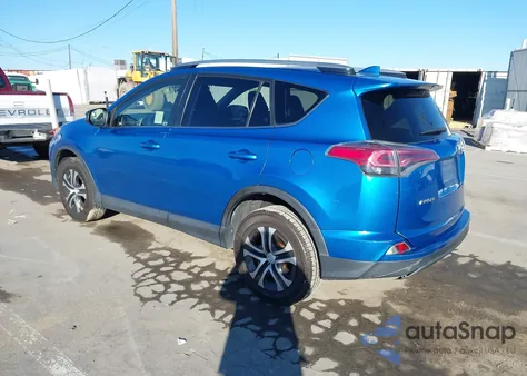 2017 Toyota Rav4 Le z USA, uszkodzony, nr VIN JTMZFREV9HJ101087